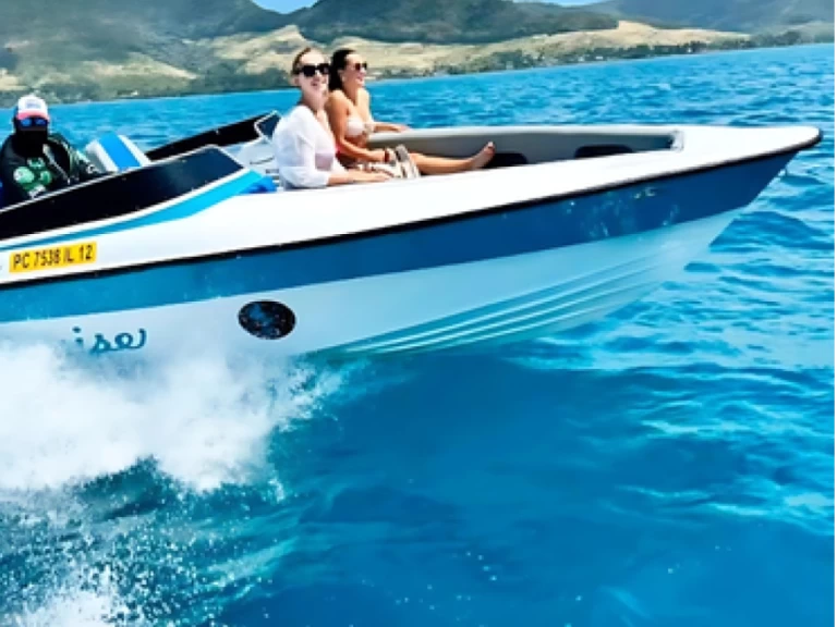 Motorboat to hire Blue bay at the best price