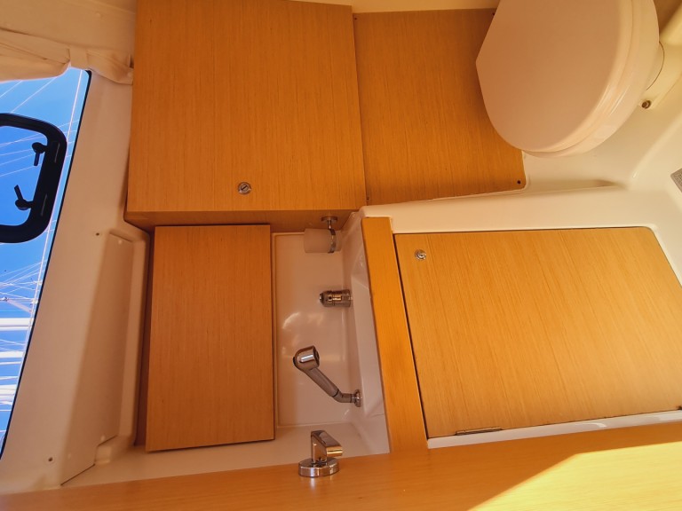 Yacht charter Palermo - Bénéteau Oceanis 35.1 on SamBoat