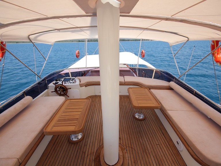 Yacht hire Fethiye cheap wooden