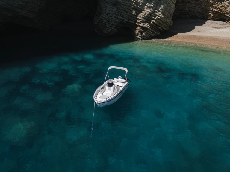 Charter a Trimarchi Nica in Palaiokastrítsa on Samboat