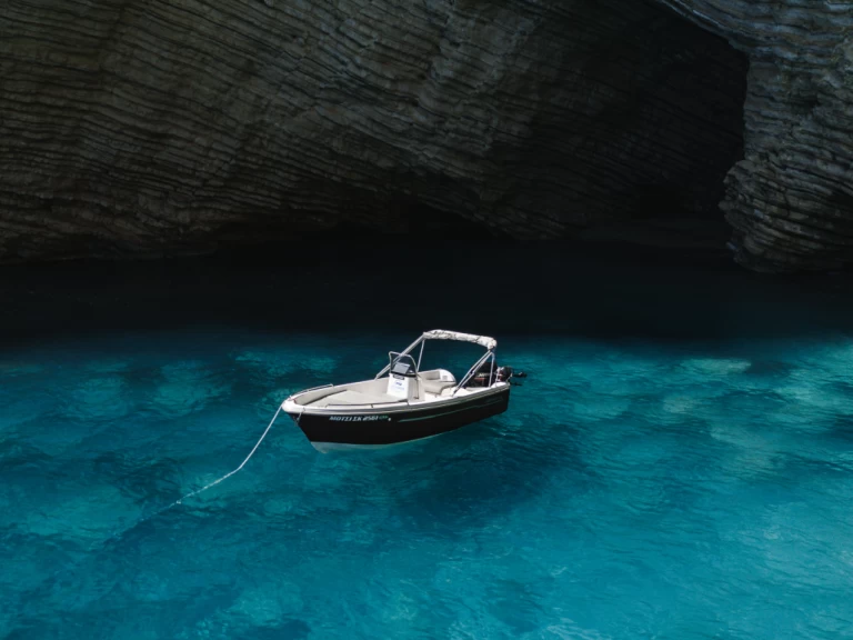 Hire Motorboat with or without skipper Nikitas Palaiokastrítsa