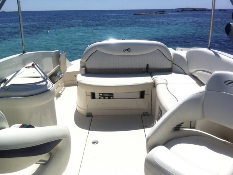 Motorboat to hire Marina Ibiza at the best price