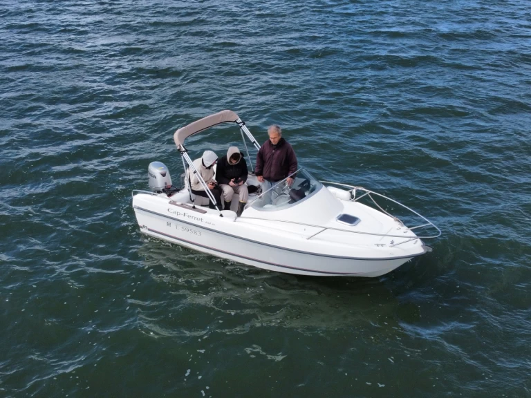 Charter a B2 Marine Cap Ferret 452 Cabin Cruiser in Arzon on Samboat