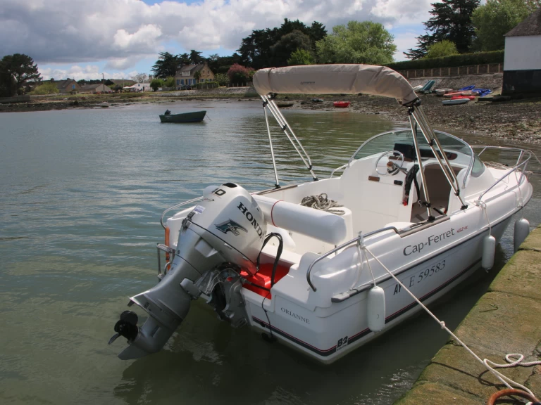 Hire Motorboat B2 Marine with a boat licence