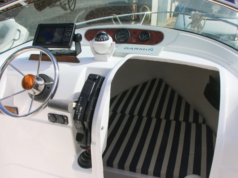 Motorboat to hire Arzon at the best price