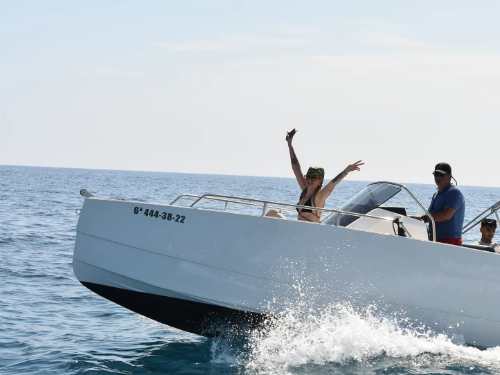 Motorboat to hire Alicante at the best price