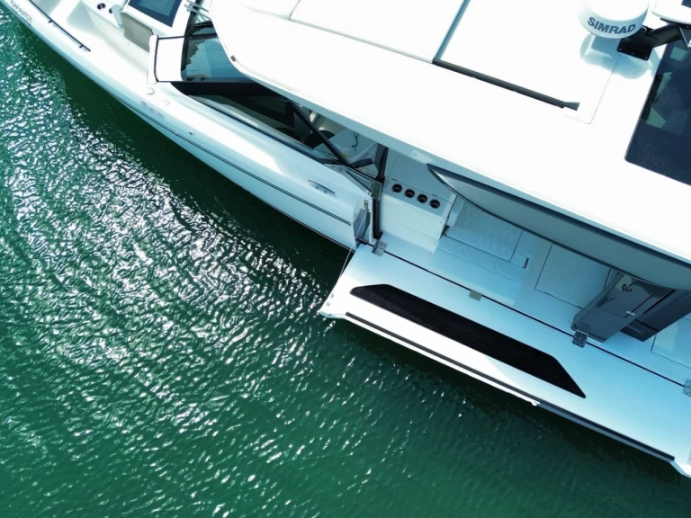 Charter a Saxdor Saxdor 400 GTO in Athens on Samboat