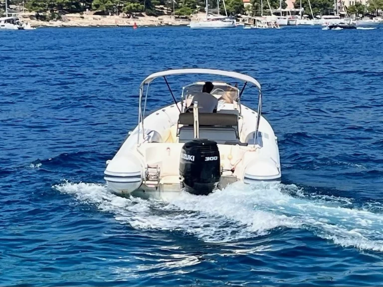 Yacht charter Hvar - Joker Boat Clubman 26 on SamBoat