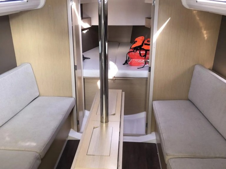 Yacht charter Izola - Bénéteau Oceanis 30.1 on SamBoat