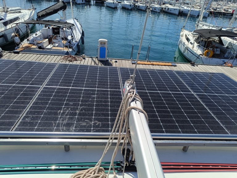 Hire Catamaran Lagoon with a boat licence