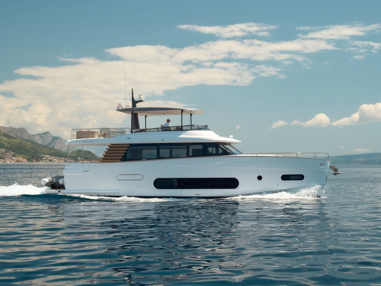 Hire a Azimut Azimut Magellano 66 Podstrana