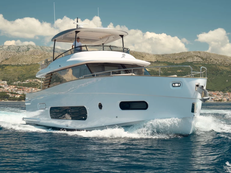 Yacht hire Podstrana cheap Azimut Magellano 66