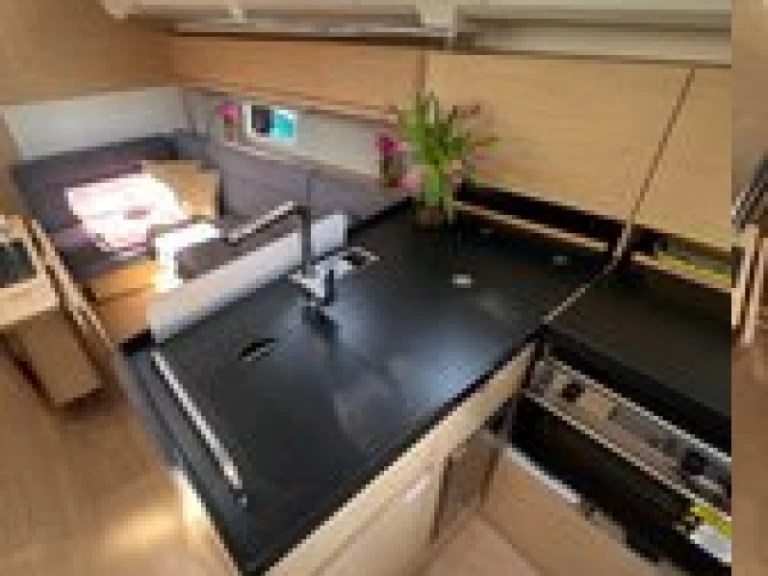 Sailboat to hire Seget Donji at the best price