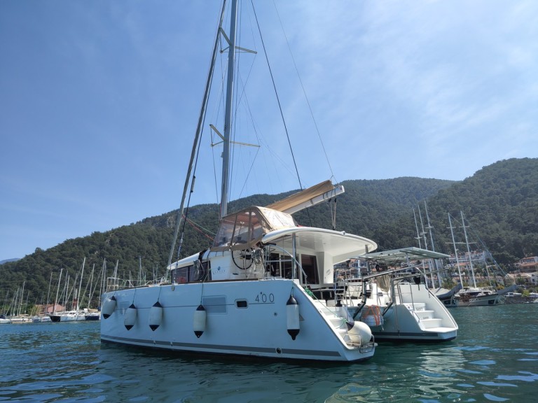 Hire Catamaran Lagoon with a boat licence