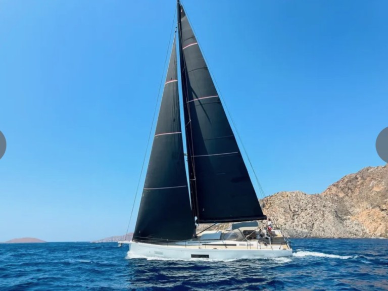 Sailboat to hire Cugnana Verde at the best price