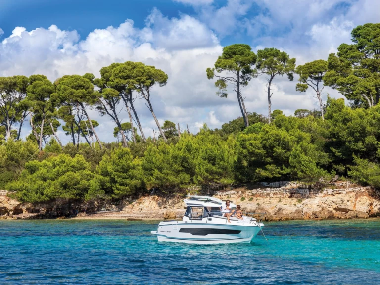 Hire Motorboat with or without skipper Jeanneau Saint-Raphaël