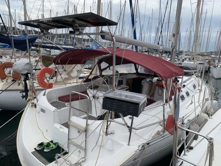 Hire a Bénéteau Oceanis 351 Clipper Saint-Mandrier-sur-Mer