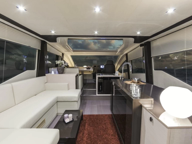 Hire Luxury Yacht Cranchi with a boat licence