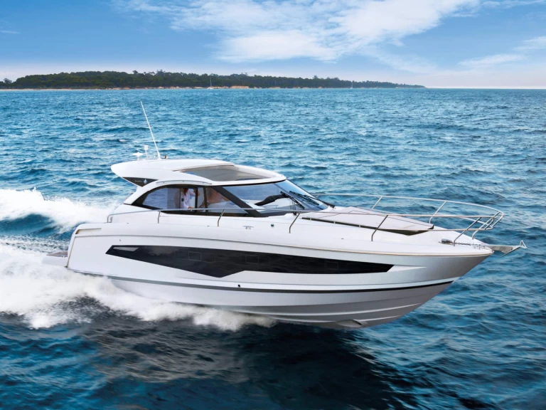 Motorboat hire in Naples - Jeanneau Leader 36