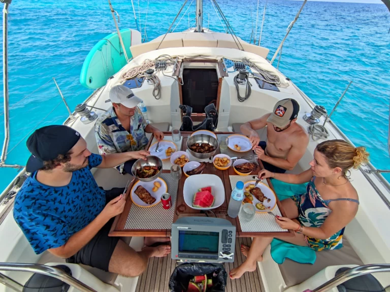 Hire Sailboat Bavaria with a boat licence