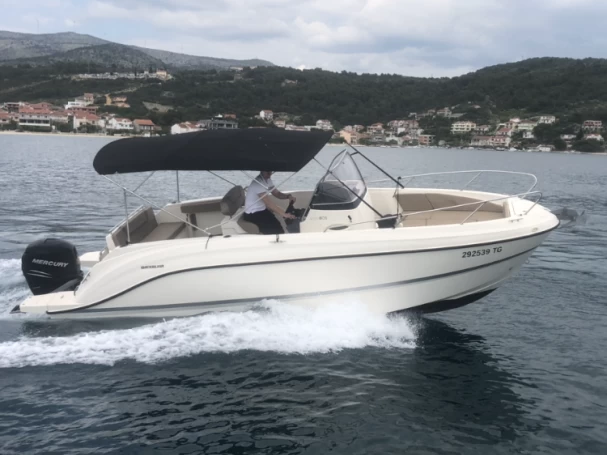 Yacht hire Trogir cheap Activ 805 Open