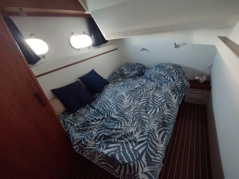 Motorboat to hire Gruissan at the best price