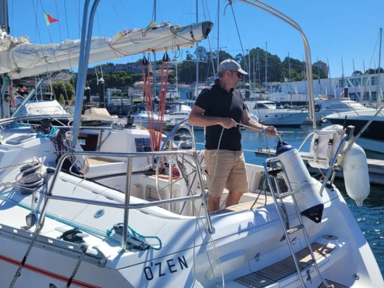 Hire Sailboat Jeanneau with a boat licence