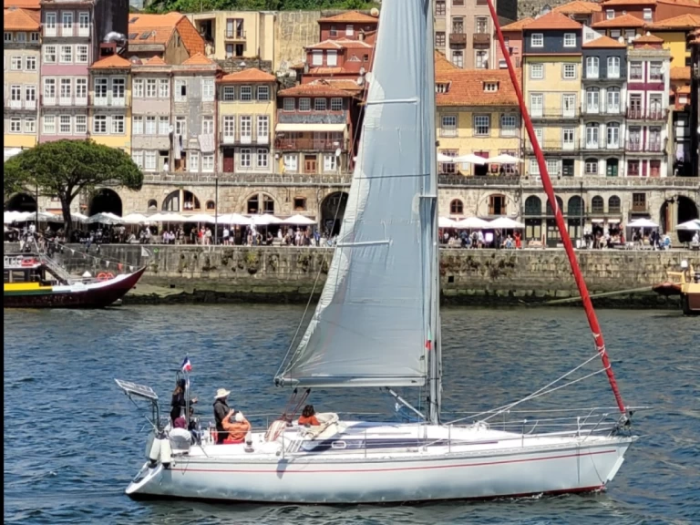 Hire Sailboat with or without skipper Jeanneau Porto