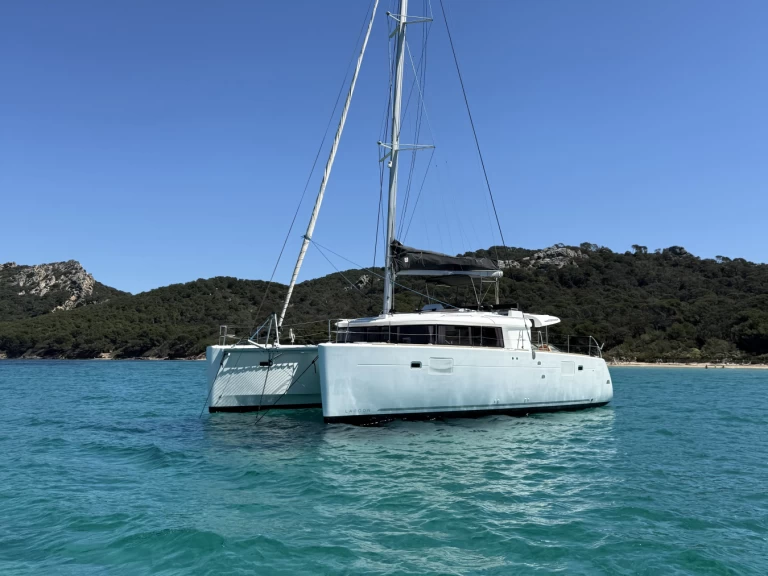 Catamaran hire in Hyères - Lagoon Lagoon 450 F