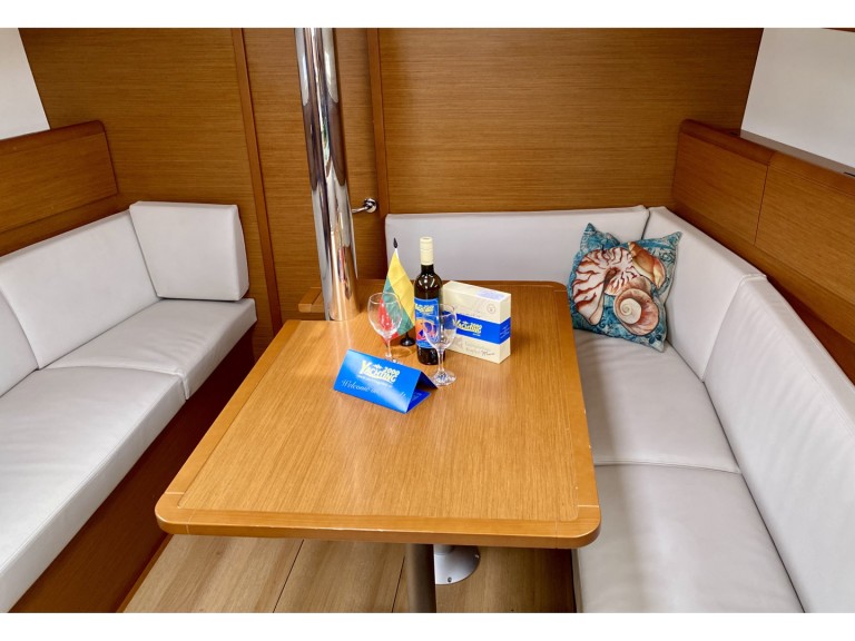 Charter a Jeanneau Sun Odyssey 389 in Šibenik on Samboat