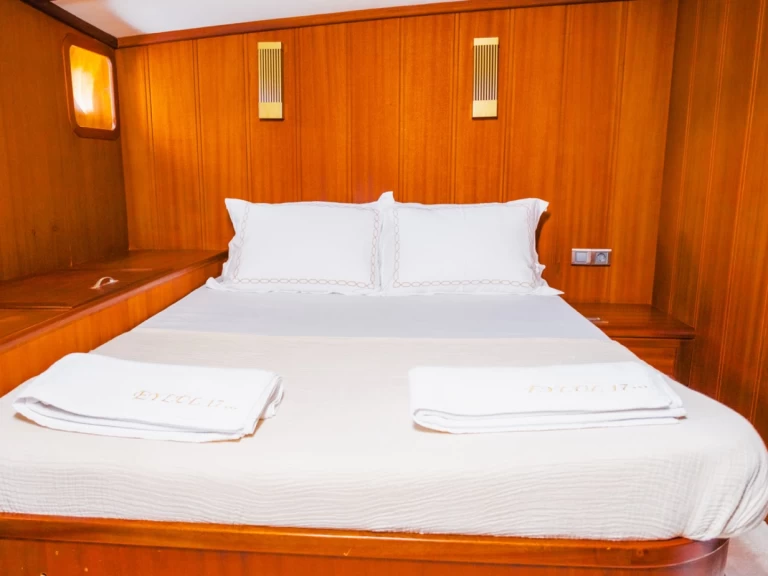 Hire Sailboat  with a boat licence