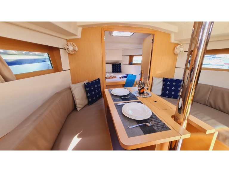 Hire Sailboat with or without skipper Bénéteau Palermo