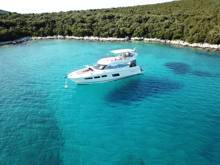 Hire Motorboat Prestige with a boat licence