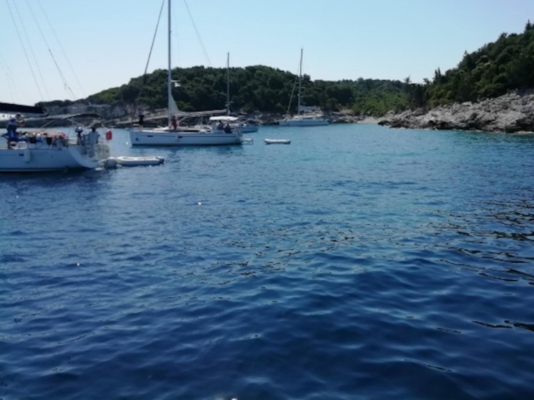 Charter a Jeanneau Sun Odyssey 39 DS in Pálairos on Samboat