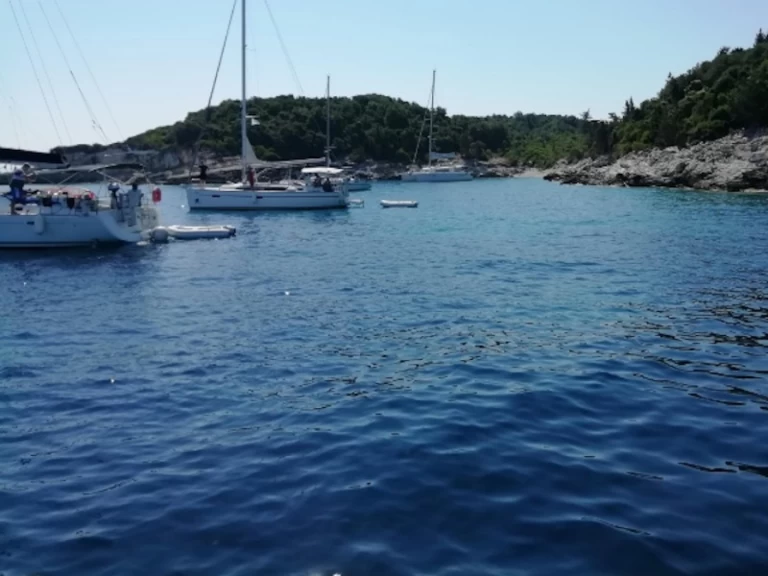 Charter a Jeanneau Sun Odyssey 39 DS in Pálairos on Samboat
