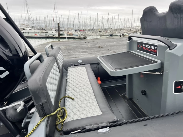 Hire RIB Highfield with a boat licence