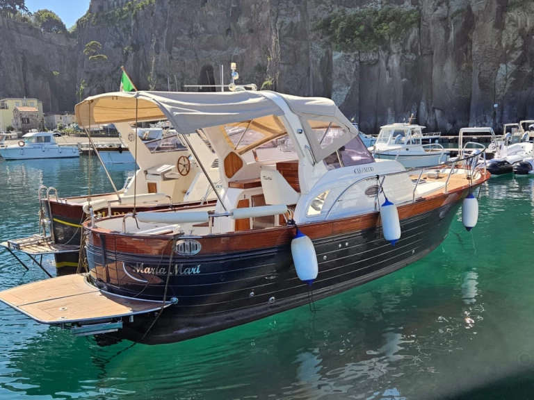 Hire Motorboat Mimi with a boat licence