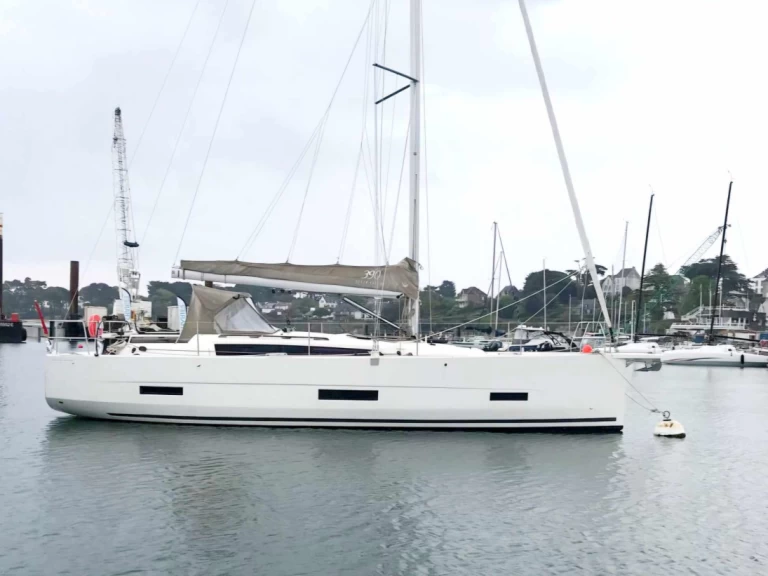 Dufour Dufour 390 Grand Large charter bareboat or skippered in  La Trinité-sur-Mer