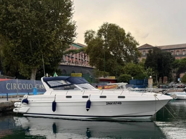 Hire Motorboat Fiart with a boat licence