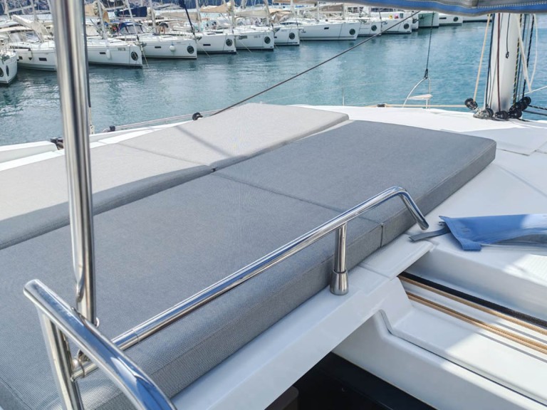 Catamaran hire in Seget Donji - Fountaine Pajot Tanna 47