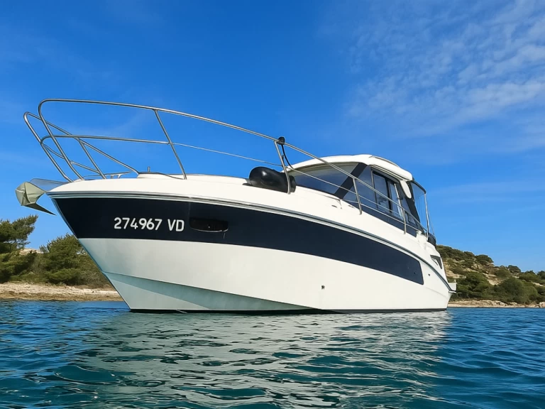 Charter a Bavaria Bavaria 33 Sport HT in Biograd na Moru on Samboat
