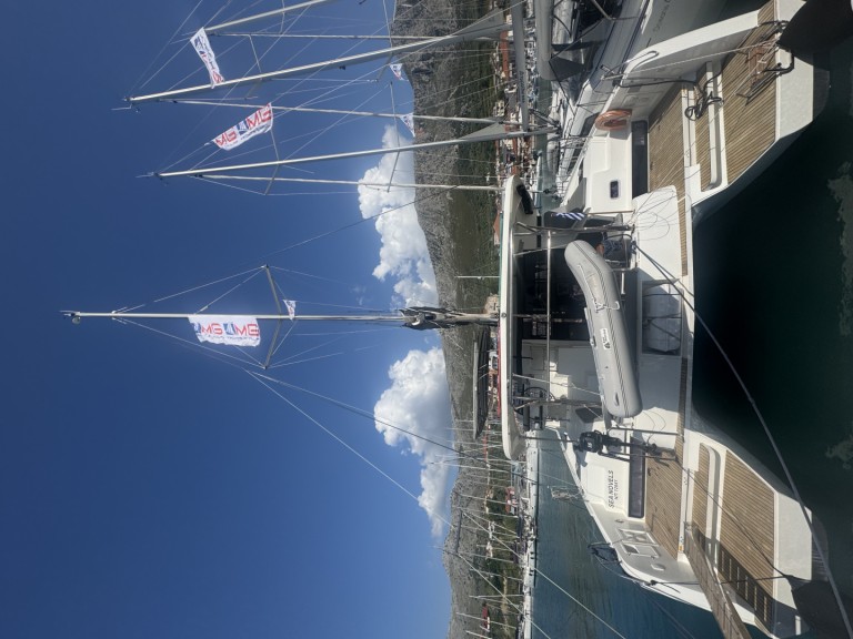 Charter a Lagoon Lagoon 42 in Pálairos on Samboat