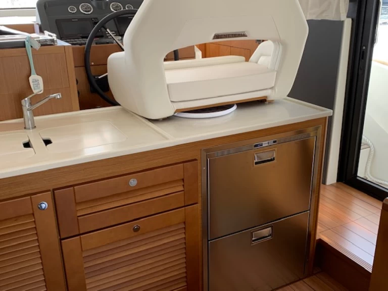 Charter a Bénéteau Swift Trawler 47 in Imsida on Samboat