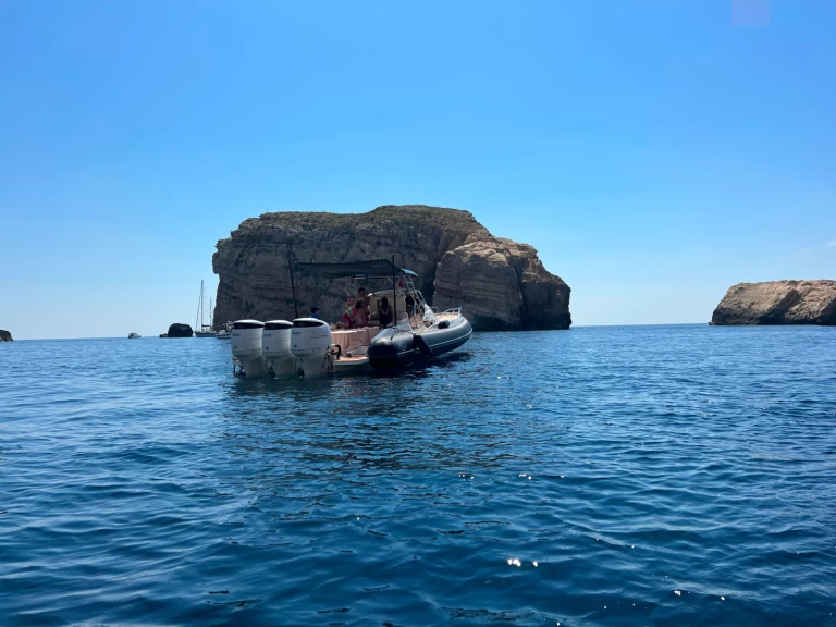 Hire a Nuova Nuova Jolly Prince 38 Sport Cabin Valletta