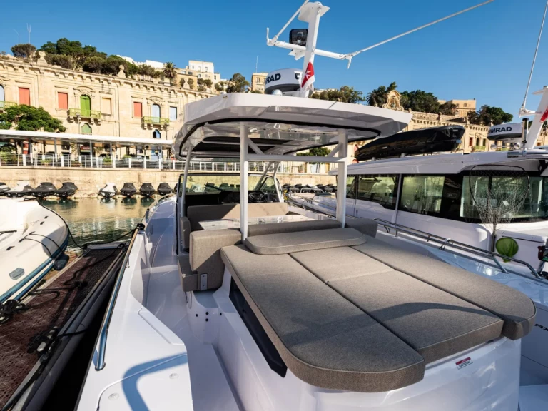 Charter a Axopar Axopar 37 Sun-Top in Il-Furjana on Samboat