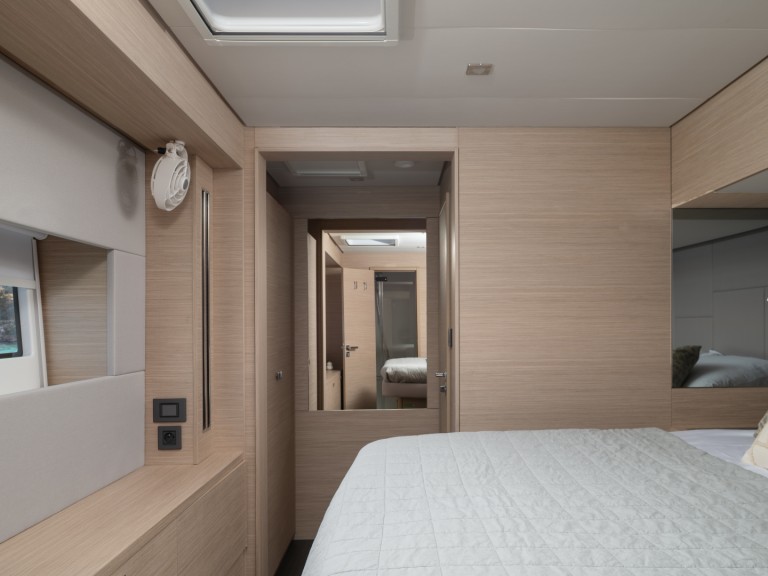 Catamaran hire in Split - Lagoon Lagoon 60