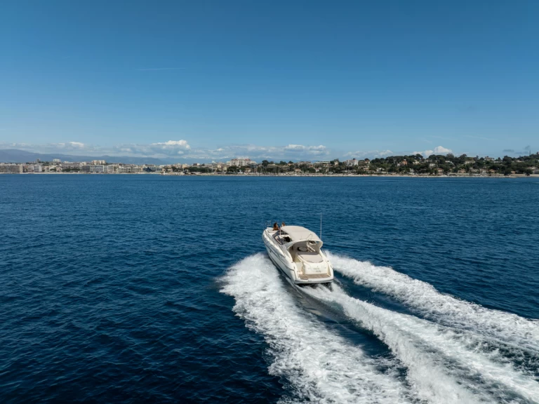 Charter a Cranchi Endurance 39 in Golfe-Juan on Samboat