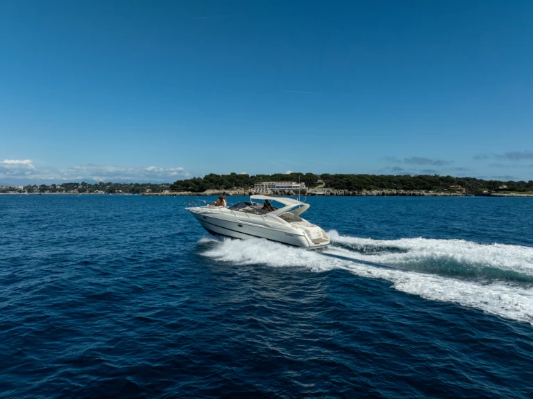 Hire Motorboat Cranchi with a boat licence