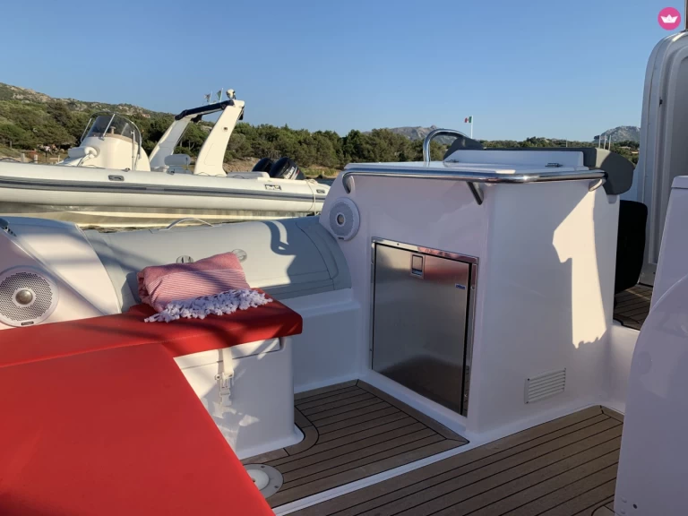 RIB hire in Taormina - Pirelli P zero 1100