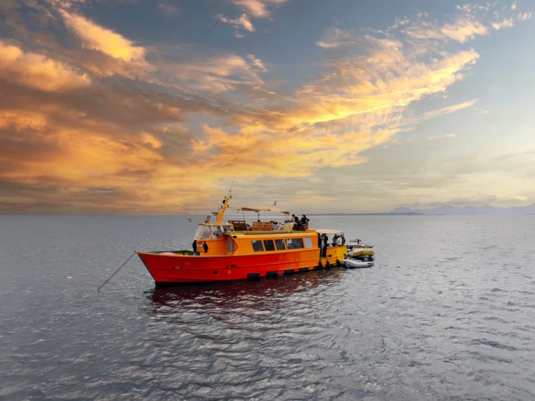 Luxury Yacht to hire Cannes at the best price